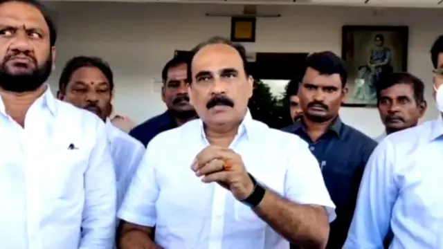మీడియాతో మాట్లాడుతున్న మంత్రి బాలినేని శ్రీనివాసరెడ్డి, పక్కన ఎమ్మెల్యే నల్లపురెడ్డి ప్రసన్న కుమార్ రెడ్డి