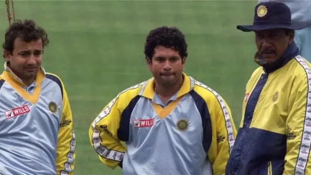 નયન મોંગિયા અને સચિન તેંદુલકર સાથે કોચ અંશુમાન ગાયકવાડ