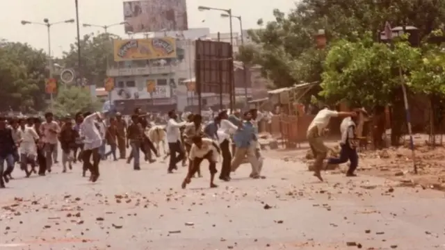 குஜராத் கலவரத்தின்போது மார்ச் 3,2002-இல் எடுக்கப்பட்டது