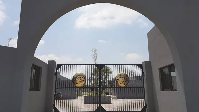 شہرِ خموشاں