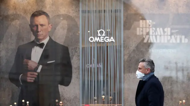 Афиша фильма "Не время умирать"