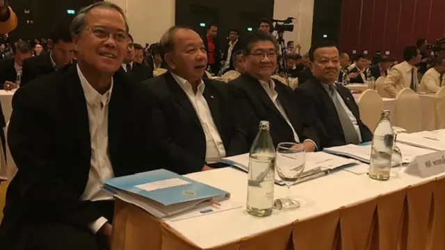 พล.ต.ท. วิโรจน์ เปาอินทร์ รักษาการหัวหน้าพรรคเพื่อไทย ร่วมประชุมกับ กกต.