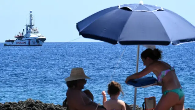 Barco Open Arms frente a las costas de Lampedusa.