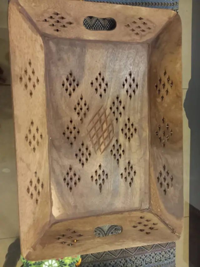 नैनीताल की मशहूर लड़की पर नक्क़ाशी