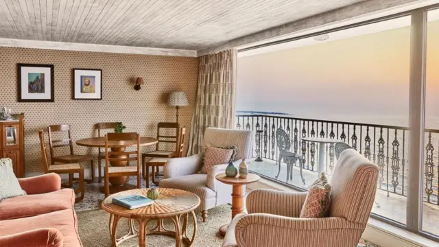 மும்பையின் புகழ்பெற்ற ஜுஹு கடற்கரையில் உள்ள சோஹோ ஹவுஸின் கிளப்