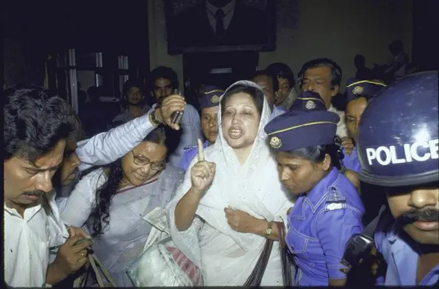 এরশাদ পতন আন্দোলনে সোচ্চার ছিলেন খালেদা জিয়া