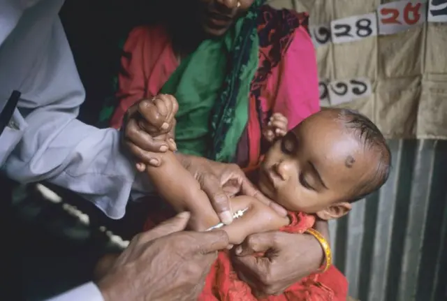 টিকাদান কর্মসূচি।