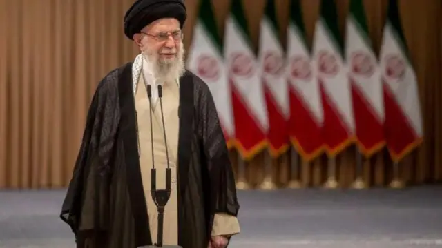 Ayaatullaahi Khumeyni