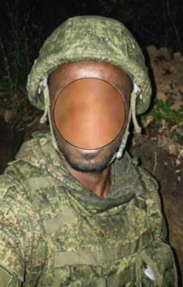 Riyazimana avuga ko abarundi bagenzi biwe benshi bari kumwe bapfiriye ku rugamba muri Ukraine wewe akarokoka ariko agafatwa n'ingabo za Ukraine, ubu ni imfungwa y'intambara
