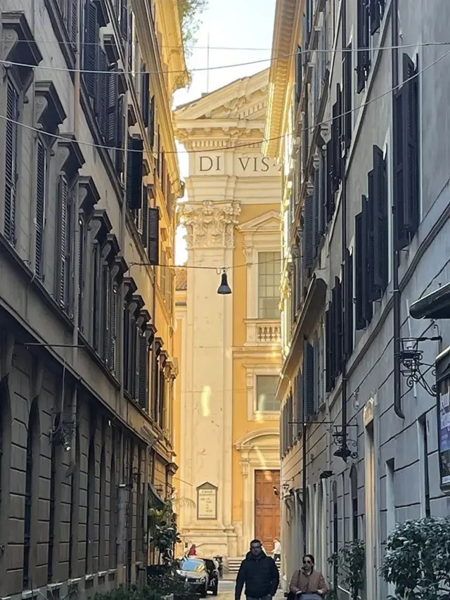 Одна з вуличок Риму