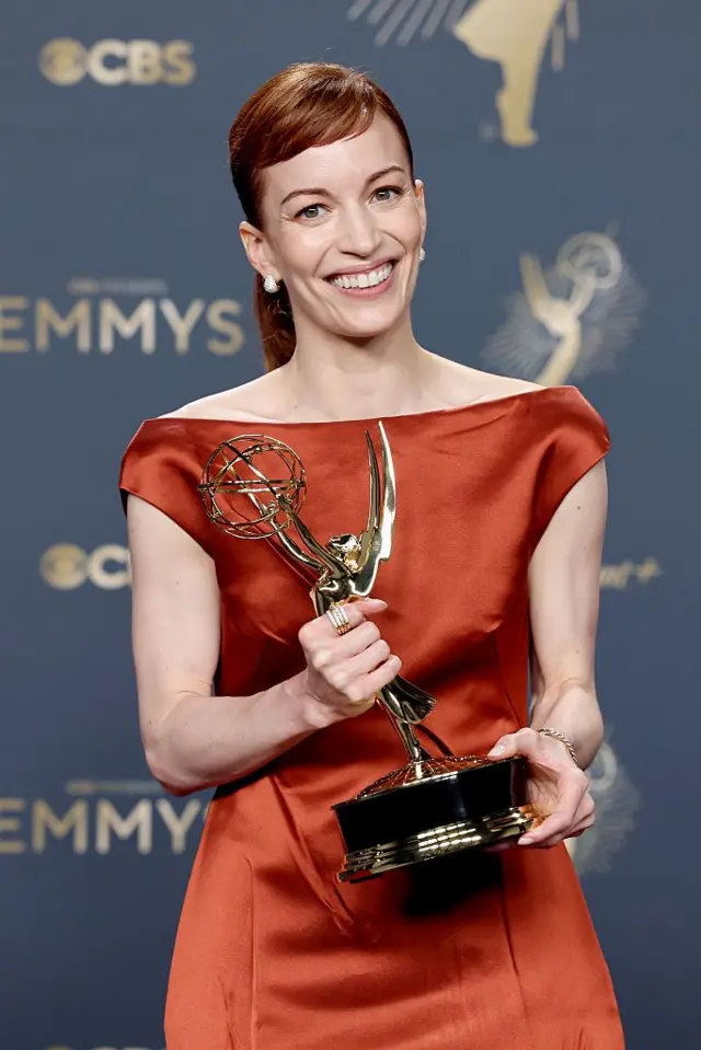 الممثلة الأمريكية بريت لوور الفائزة بجائزة أفضل ممثلة في مسلسل درامي عن مسلسل "سيفيرانس"