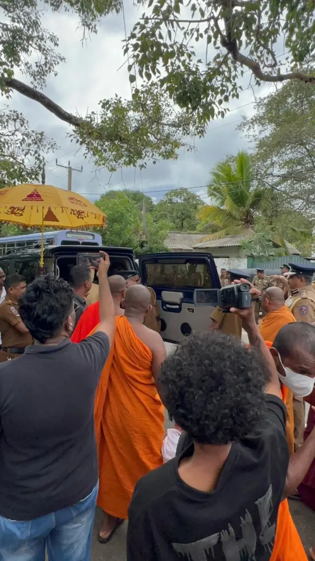 திருகோணமலை, புத்தர் சிலை பிரதிஷ்டை, இலங்கை, சிங்களர்கள், இலங்கை தமிழர்கள், மதம், பெளத்த மதம், பௌத்த பிக்குகள்