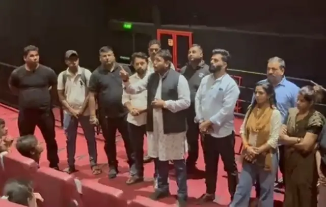 'द केरळ स्टोरी' या चित्रपटाच्या मोफत प्रदर्शनानंतर उपस्थितांना देण्यात आली शपथ