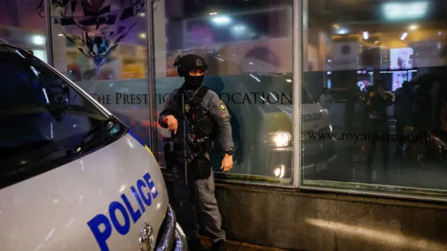 ထိုင်းရဲတပ်ဖွဲ့ဝင်တစ်ဦးကိုတွေ့ရစဉ် (ပုံဟောင်း)