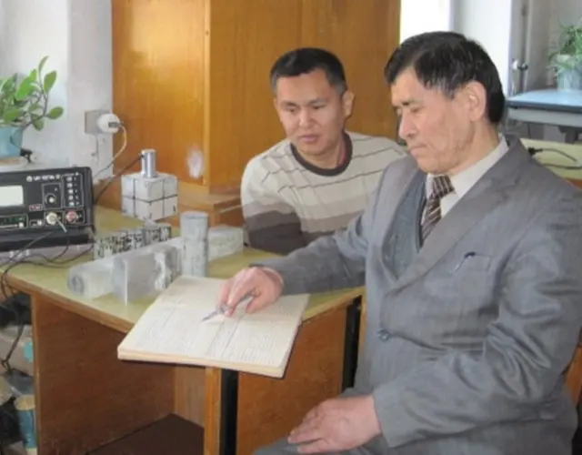 УИАнын окумуштуулар Кушбакали жана Данияр Тажибаевдер