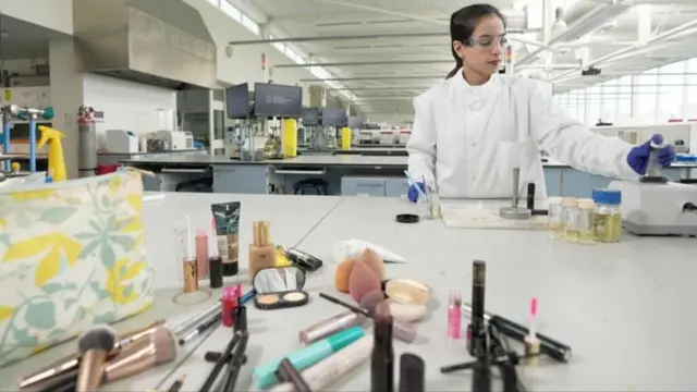 ናውቲ ኮስሞቲክስ ኣብ ቤተ ፈተነ