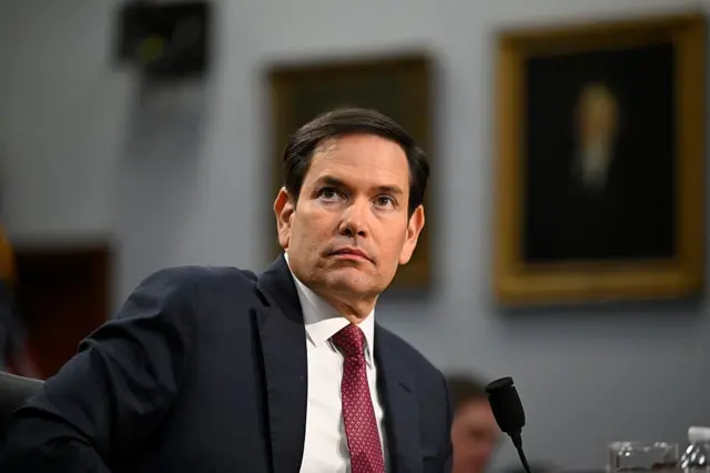 Secretário de Estado Marco Rubio em sessão formal nos EUA