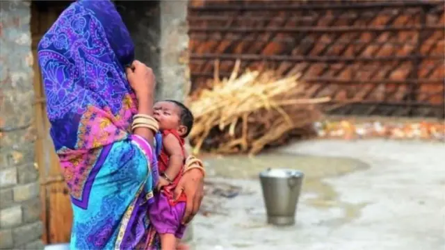 भारतातील एकूण कुपोषित मुलांपैकी एक तृतीयांशपेक्षा जास्त मुले आदिवासी आणि दलित समाजातील आहेत.