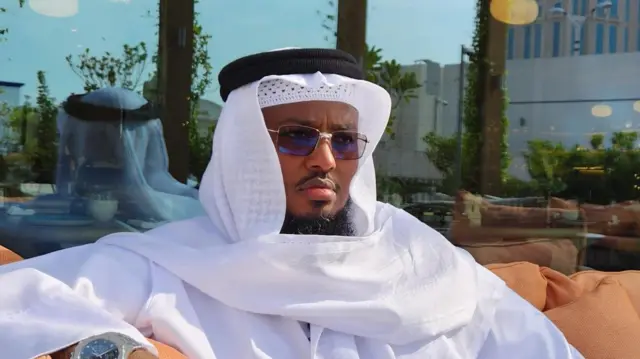 Qaynona sikka minadi