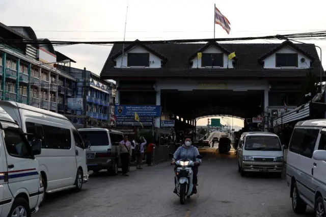 ထိုင်း - မြန်မာနယ်စပ်မြို့ မဲဆောက်မြို့မြင်ကွင်း