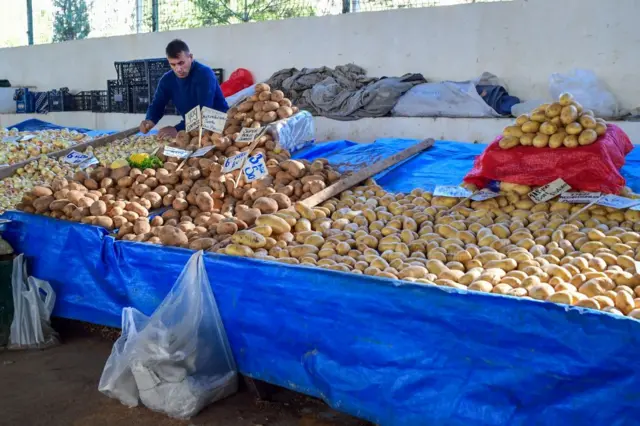 Türkiye İstatistik Kurumu’nun açıkladığı verilere göre Nisan ayı enflasyonu yıllık olarak yüzde 69,80 oldu.