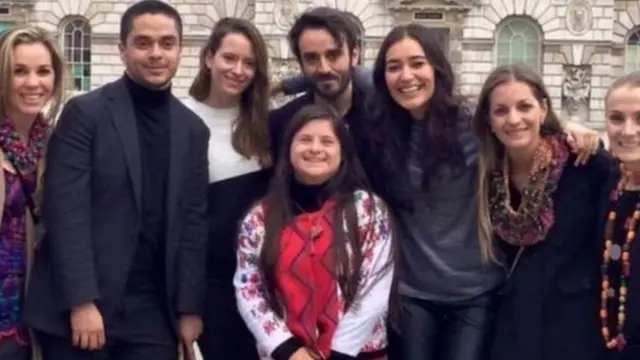 लंदन फ़ैशन वीक में शामिल डिज़ाइनरों के साथ इसाबेल स्प्रींगमुहल.