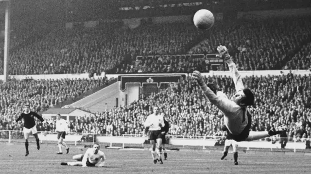 Banks'in Wembley'deki bir kurtarışı.