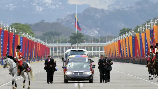 Đoàn xe tang cho lễ quốc tang dành cho tổng thống Hugo Chavez vào 2013