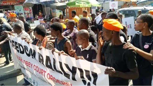 Awọn oluwọde pẹlu akọle loriṣiriṣi