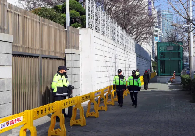 Policías en Japón.
