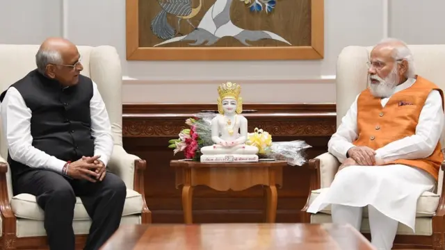 વડા પ્રધાન નરેન્દ્ર મોદી ગુજરાતના પ્રવાસ પર છે, ત્યારે મનીષ સિસોદિયાએ ટ્વિટર પર તેમને ઘેરવાનો પ્રયાસ કર્યો છે.