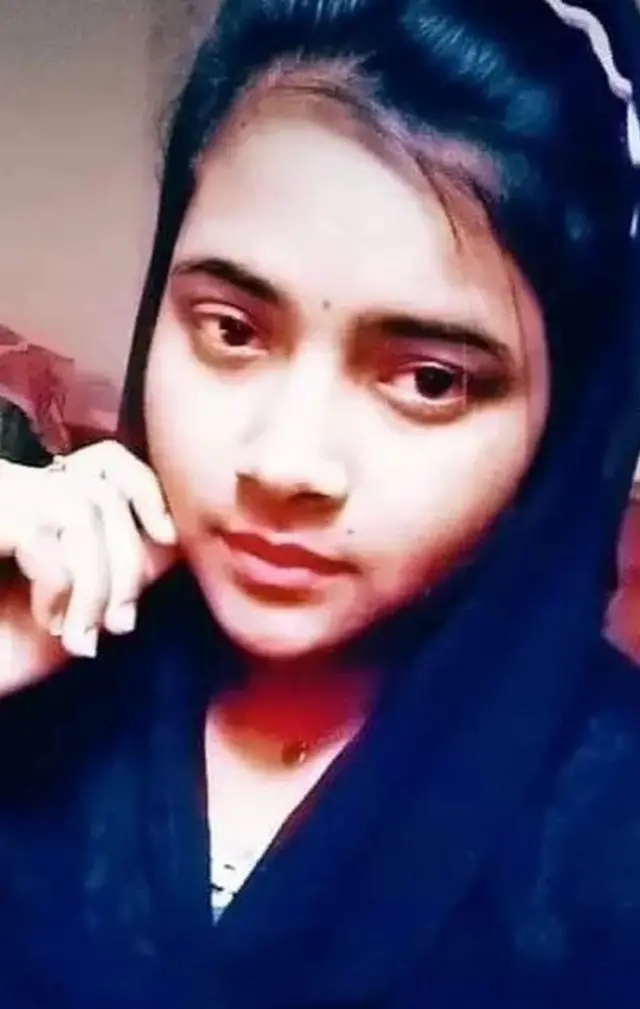 নদী আক্তারকে বয়স বেশি দেখিয়ে বিদেশে পাঠানো হয়।