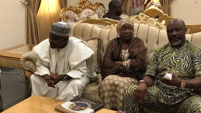 Shugaban Majalisar Wakilai Yakubu Dogara tare da Sanata Dino Melaye lokacin da suka kai ziyarar ta'aziyya gidan wani dan majalisar wakilai,Umar Baba Jibril daga jihar Kogi, wanda ya rasu ranar Juma'a a gidansa da ke Abuja.