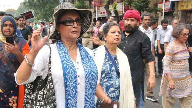 সঙ্কট সমাধানে পথে নামেন অভিনেত্রী-পরিচালক অপর্ণা সেন।