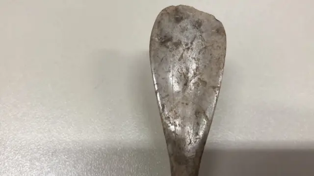 Na kašikama se vide tragovi zubića