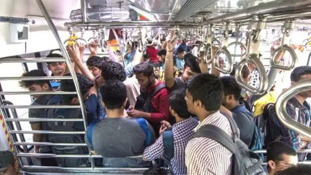 लोकल गर्दी