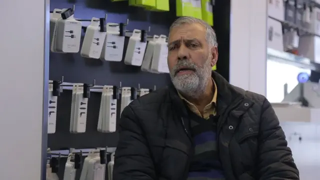 कश्मीरी स्मार्टफोन क्यों नहीं खरीद रहे?