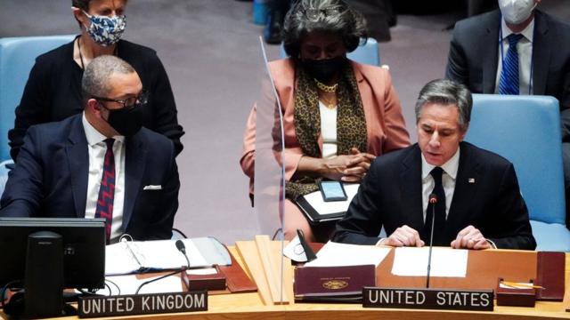 Госсекретарь США Тони Блинкен (внизу справа) выступает в Совете Безопасности ООН 17 февраля 2022 года