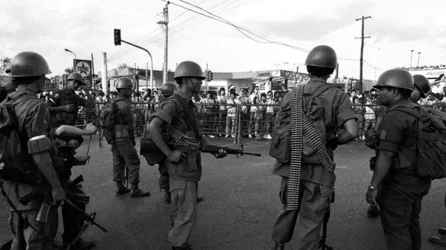 Авторитарный режим Маркоса пал, когда на демонстрации вышли миллионы