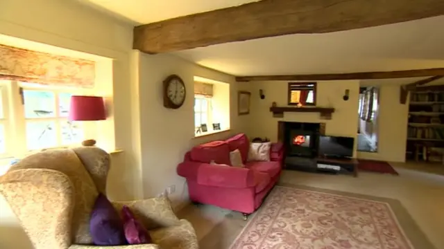 внутри Shrubbery Farm House