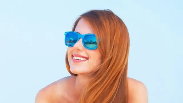 рыжая девушка