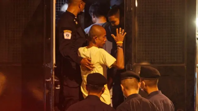 લોકશાહી તરફી નેતાઓની ધરપકડ