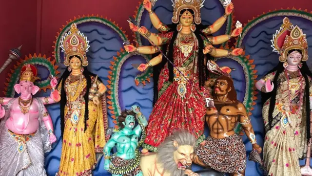 পূজা মণ্ডপে নতুন করে প্রতিমা বানানো হয়েছে।