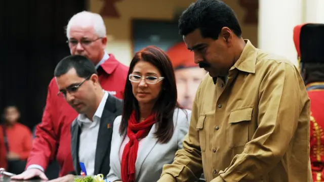 Rafael Ramírez y Nicolás Maduro.