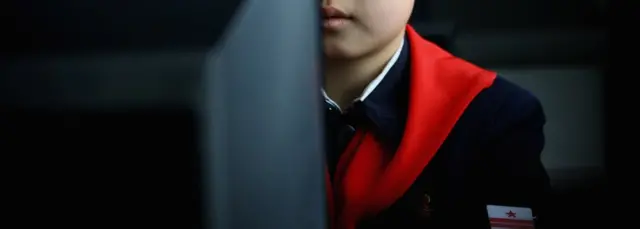 平壤某小学内一名学生在使用电脑（资料图片）