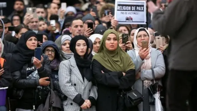 مسلمانان علیه اسلام هراسی در فرانسه تظاهرات کرده اند