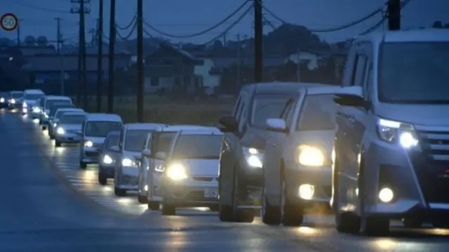 জাপানে সুনামি সতর্কতায় রাস্তায় জট