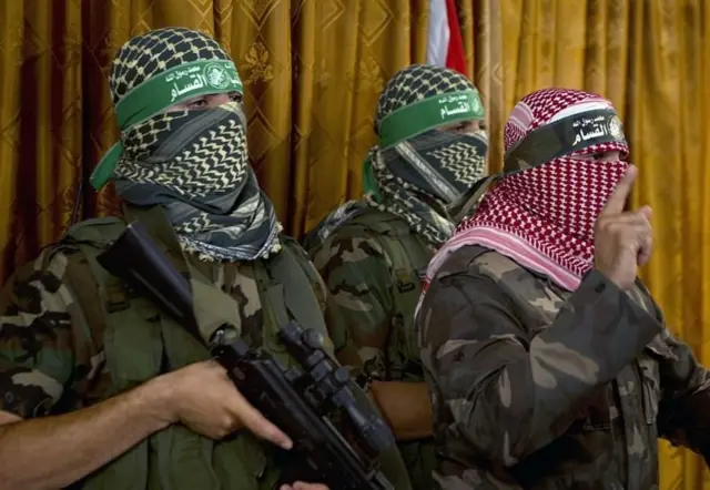 Wapiganaji wa al Qassam katika mkutano na vyombo vya habari