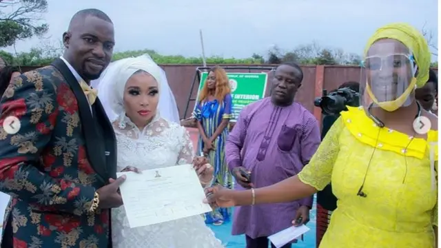 Lizzy Anjorin ati ọkọ rẹ