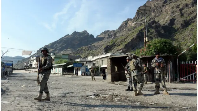 د تورخم سرحدي پوله په افغانستان کې له ستراتیژیکو سرحدي سیمو ګڼل کېږي.